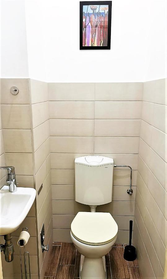 Orangehomes Kalvin Sq 2 Bedroom Apartment Budapest Bagian luar foto