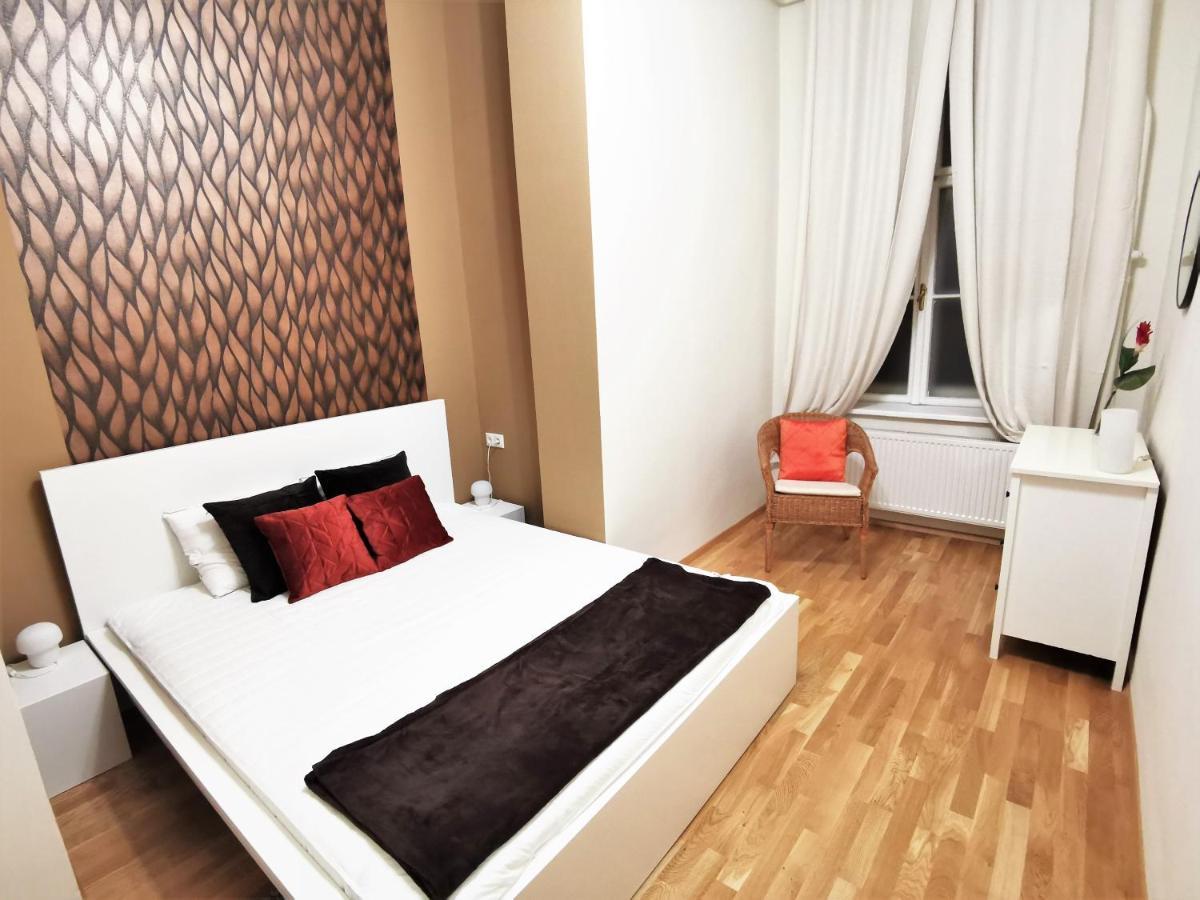 Orangehomes Kalvin Sq 2 Bedroom Apartment Budapest Bagian luar foto