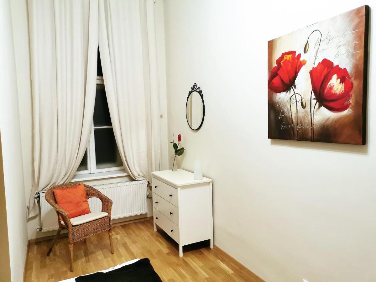 Orangehomes Kalvin Sq 2 Bedroom Apartment Budapest Bagian luar foto