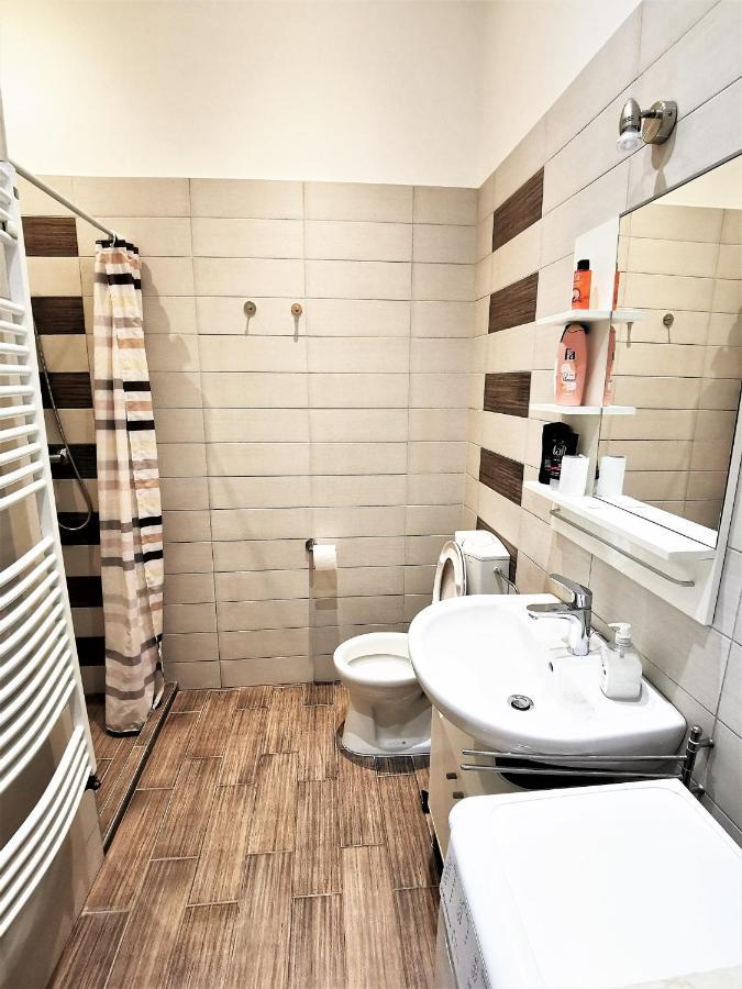 Orangehomes Kalvin Sq 2 Bedroom Apartment Budapest Bagian luar foto