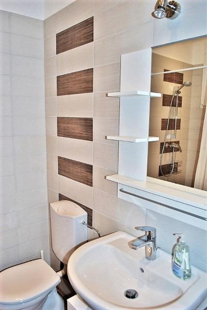 Orangehomes Kalvin Sq 2 Bedroom Apartment Budapest Bagian luar foto