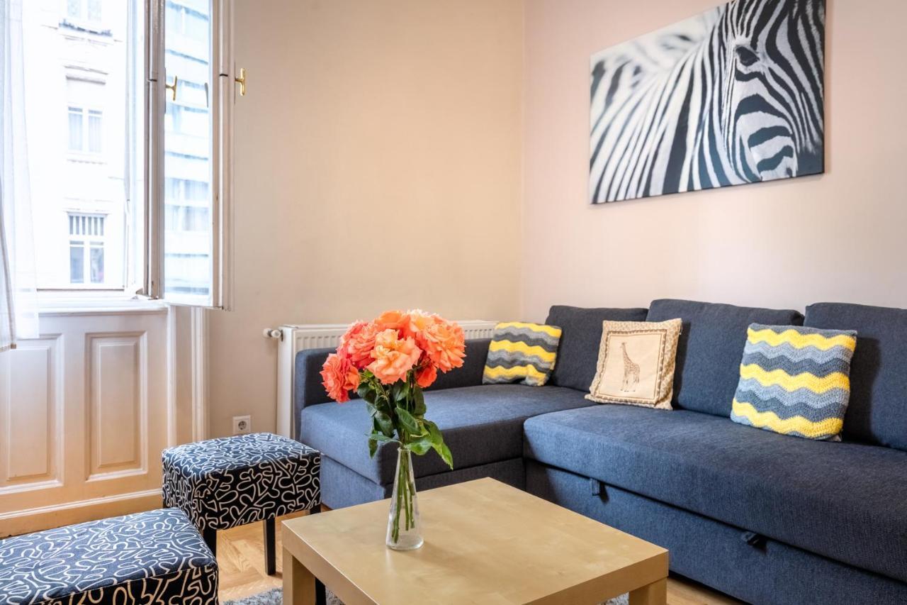 Orangehomes Kalvin Sq 2 Bedroom Apartment Budapest Bagian luar foto