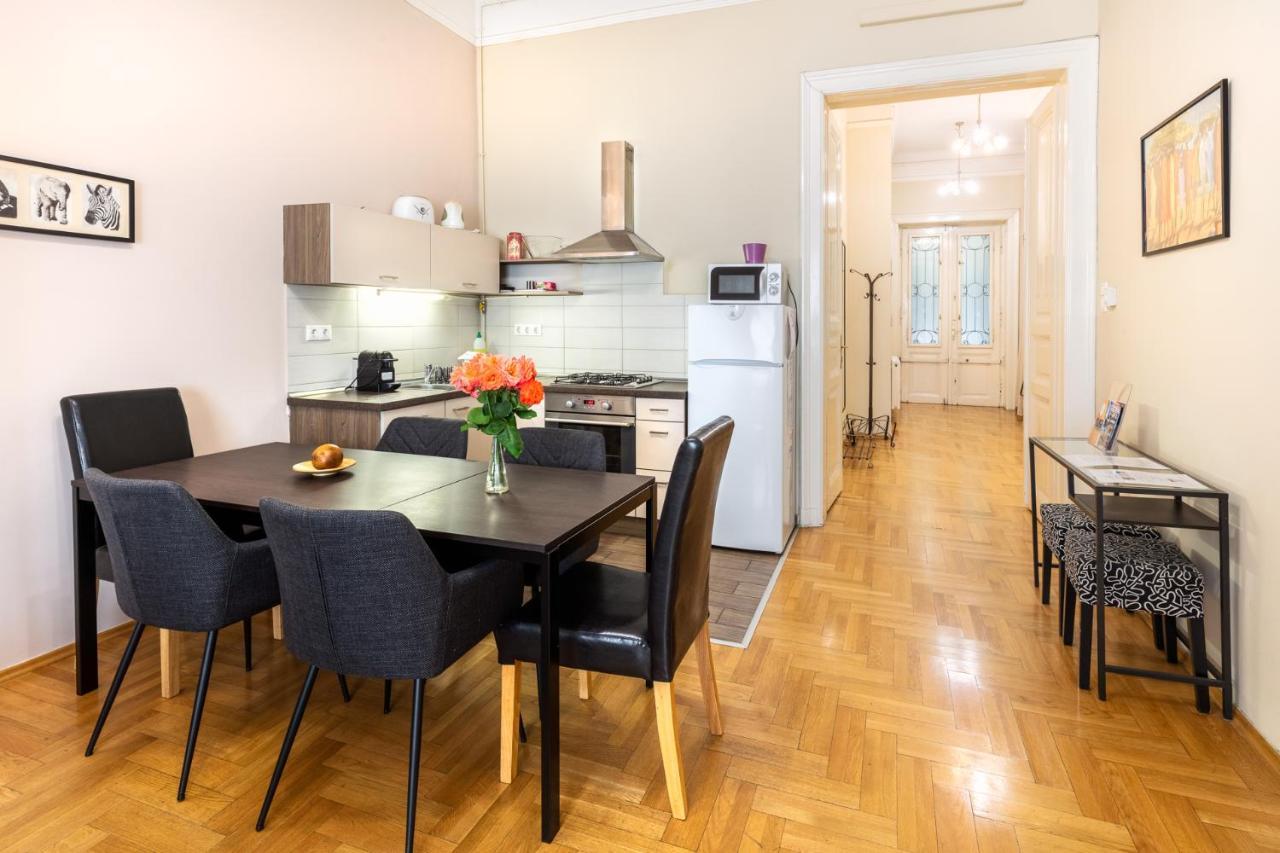 Orangehomes Kalvin Sq 2 Bedroom Apartment Budapest Bagian luar foto