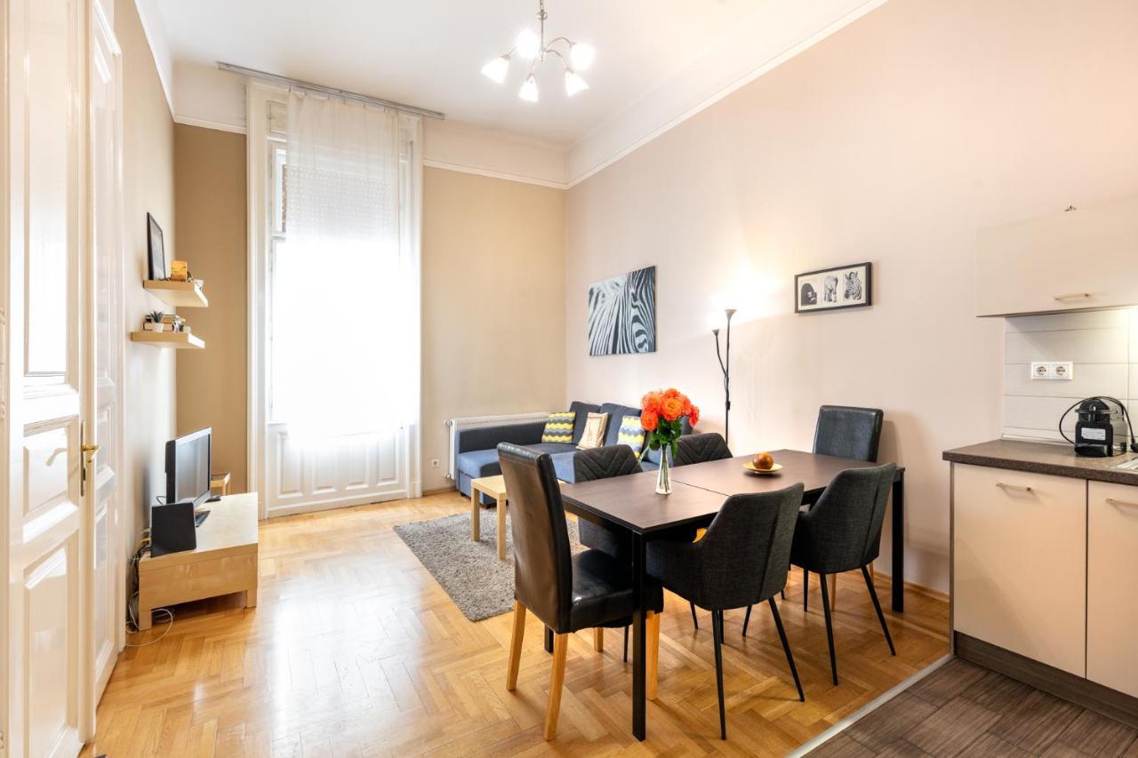 Orangehomes Kalvin Sq 2 Bedroom Apartment Budapest Bagian luar foto