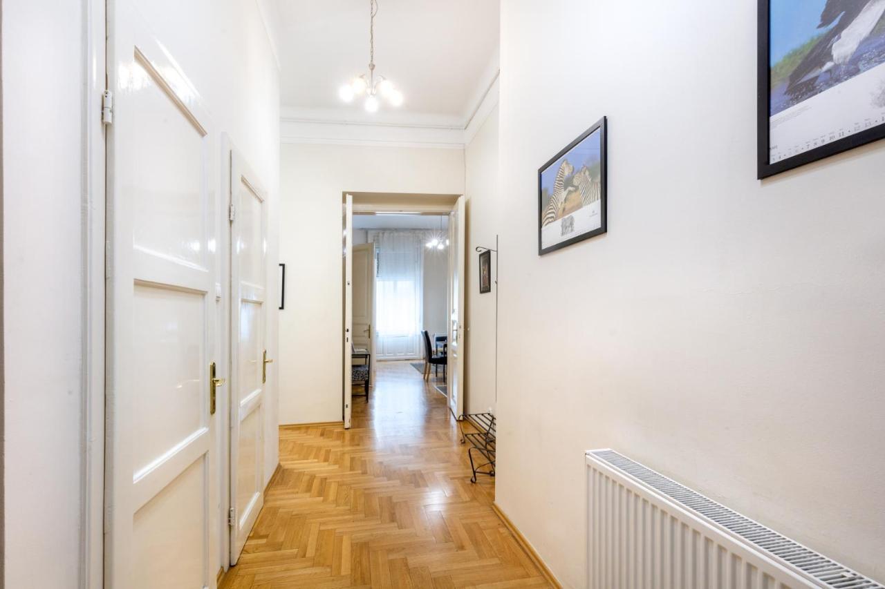Orangehomes Kalvin Sq 2 Bedroom Apartment Budapest Bagian luar foto
